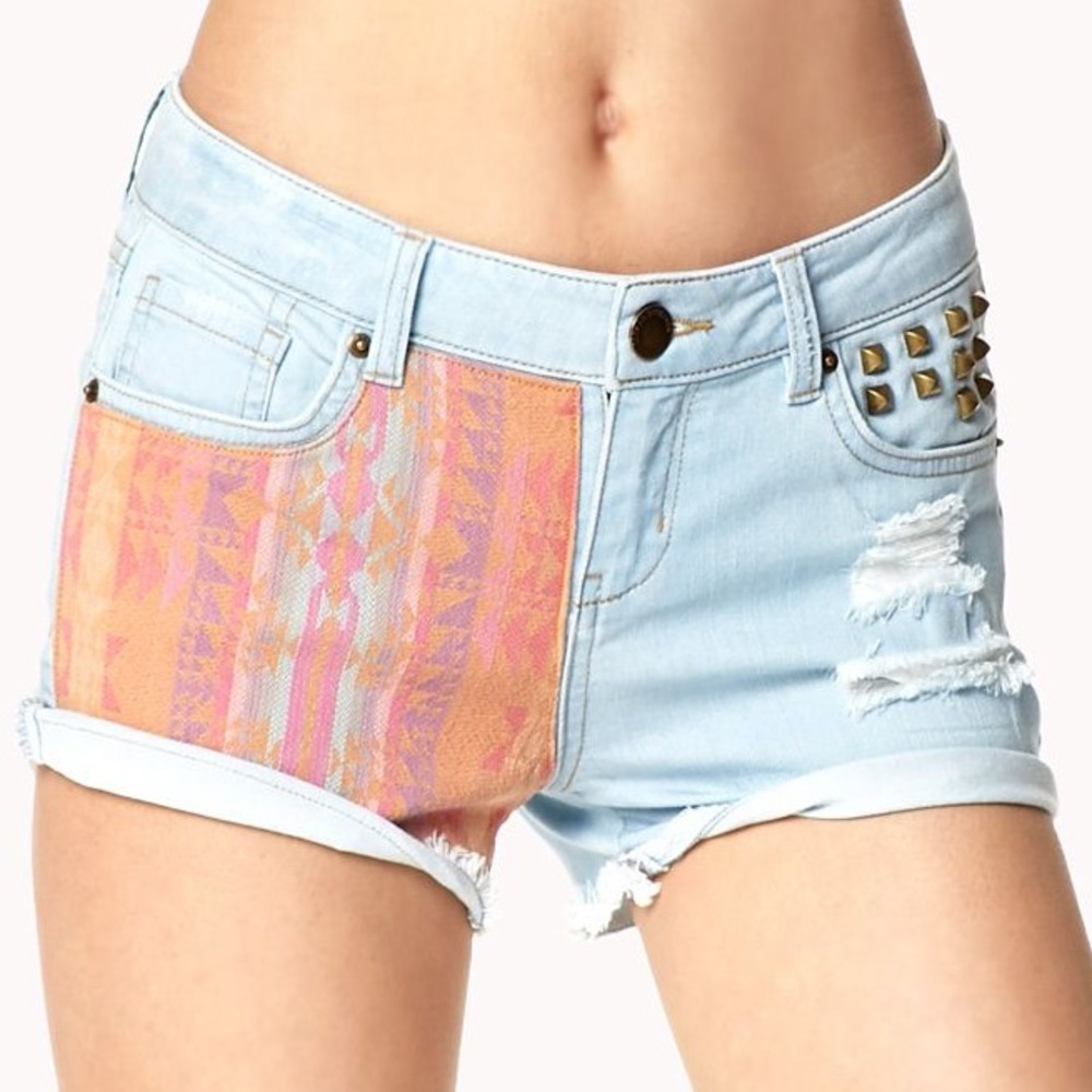 HP NWOT Patterned and Studded Jean Shorts